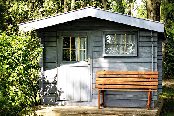 Gartenhaus mit Plexiglasfenstern